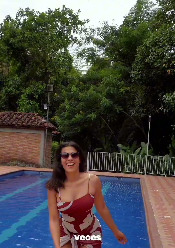Piscina de Wailele rodeada de naturaleza
